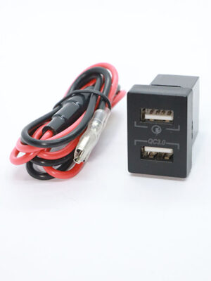 YC-A23. USB-зарядное устройство NEW Toyota врезное 2usb по 3 A.+провод с предохранителем.Синяя подсветка.