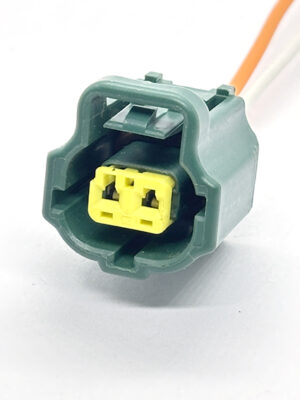 AMP 184006-1,GREEN, KEY D.  Разъём гнездовой 2-х контактный серии SSC (Sealed Sensor Connector) System с проводом.